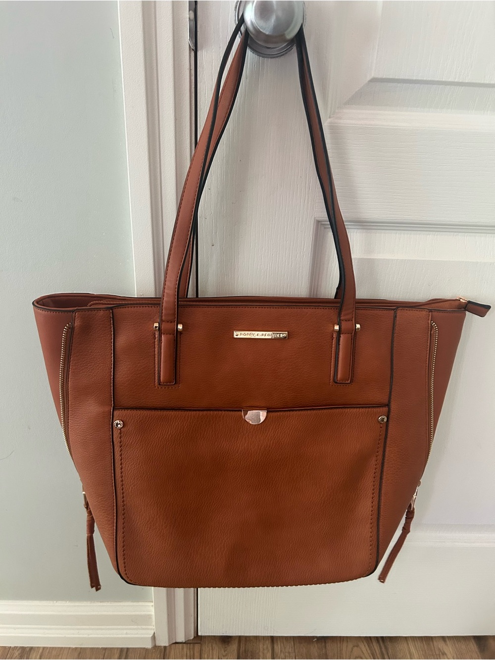 Poppy & Peonies Cognac vegan leather Tote with Gold Hardware - Picture 4 of 4